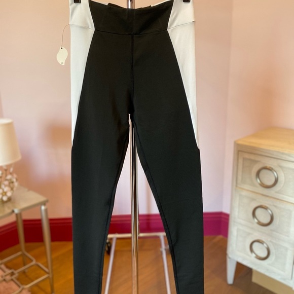 Black and white workout legging pants small NWT New - Picture 3 of 11